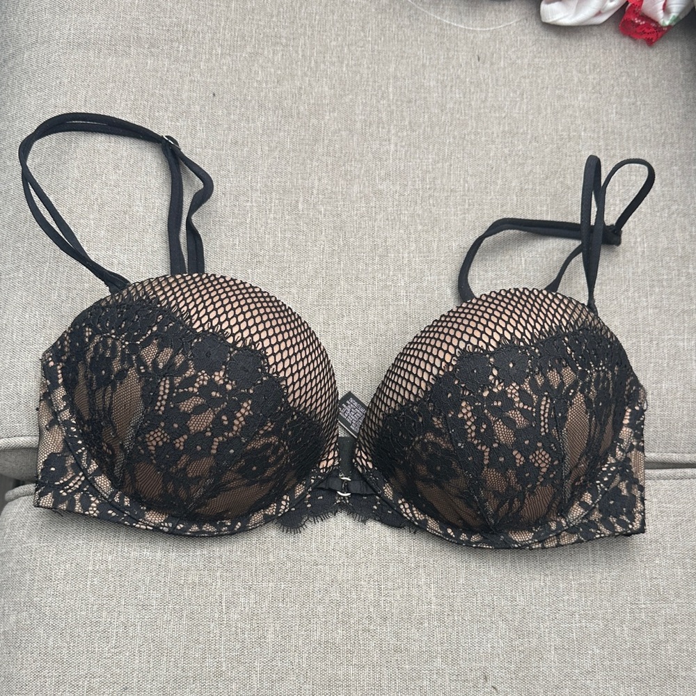 Victoria Secrets Very Sexy 32 D Elegant Black Lace Bra